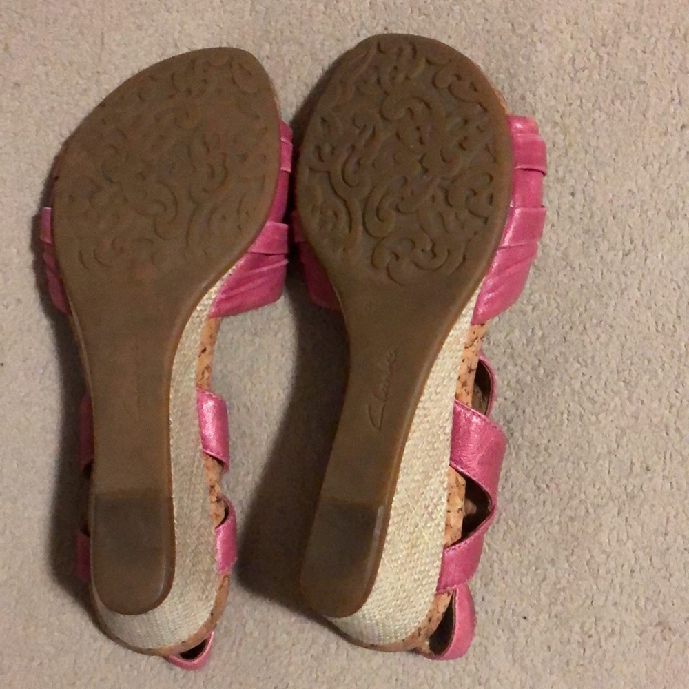 CLARKS PINK OPEN TOE SANDALS WOTH BROWN INNER AND OUTER SOLES - SIZE 6.5 - Picture 2 of 6